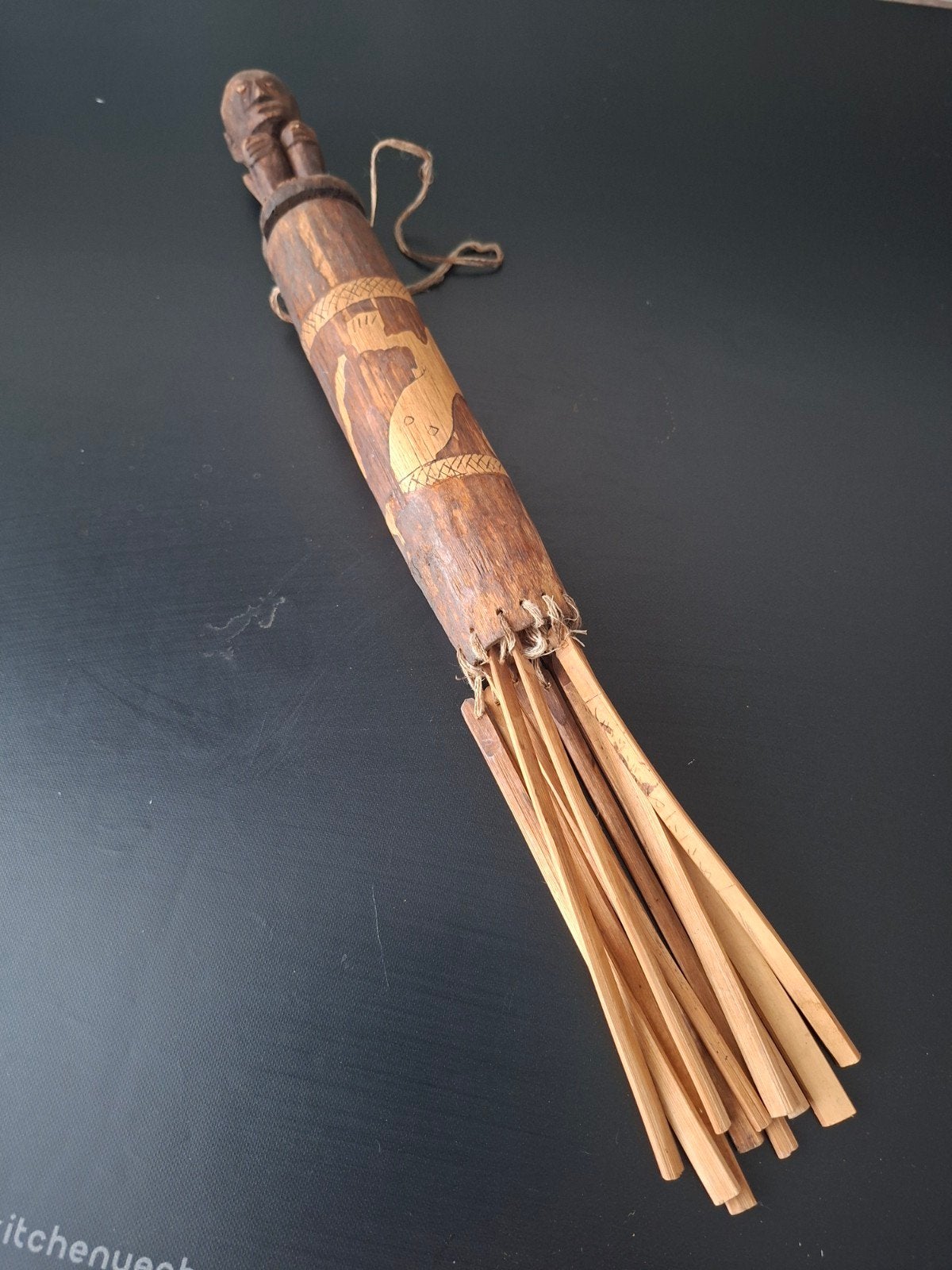 Uniek Afrikaans ritueel object van hout, Gesneden, Bruin, Afrika, Ophalen of Verzenden