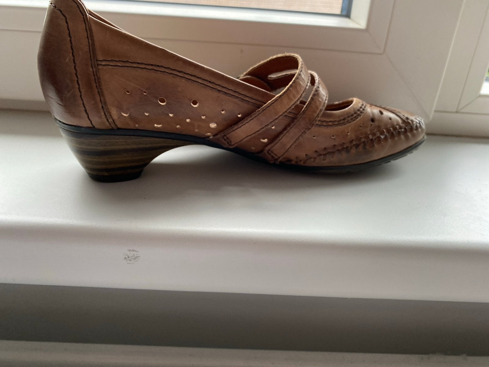 Bruine leren schoenen met lage hak., Ophalen of Verzenden, Gedragen, Bruin, Schoenen met lage hakken