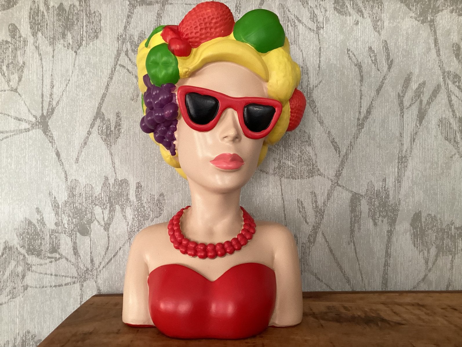 Bloempot vrouw met fruit op d’r hoofd zo goed als nieuw, Ophalen, Zo goed als nieuw