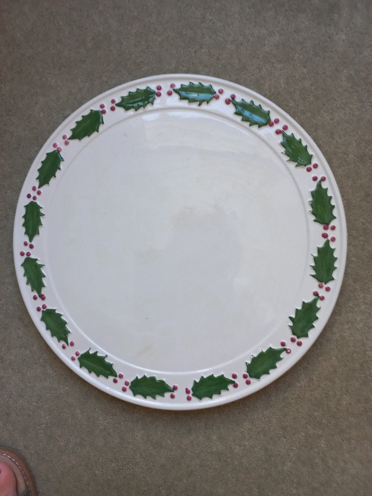 Kerst serveerschaal met hulstdecoratie, Huis en Inrichting, Ophalen, Overige stijlen, Schaal of Schalen