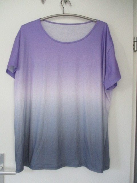 T shirt maat 7xl, Kleding | Dames, Grote Maten, Ophalen of Verzenden, Zo goed als nieuw, Overige kleuren, Shirt of Top