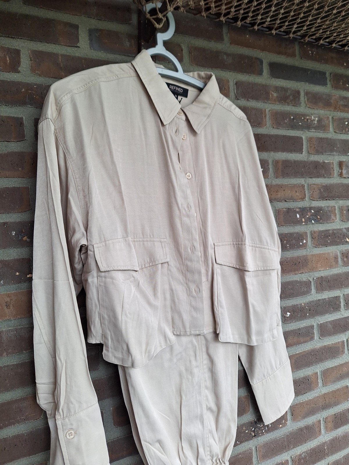 Refined Department Tina Blouse & Cargo Broek Set Maat M, Kleding | Dames, Maat 38/40 (M), Refined, Beige, Ophalen of Verzenden