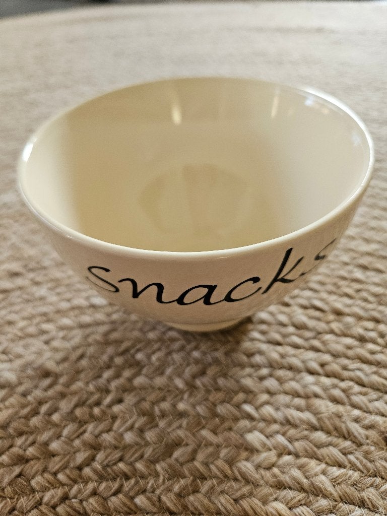 Schaaltje "snacks", Huis en Inrichting, Ophalen of Verzenden, Overige stijlen, Aardewerk, Schaal of Schalen