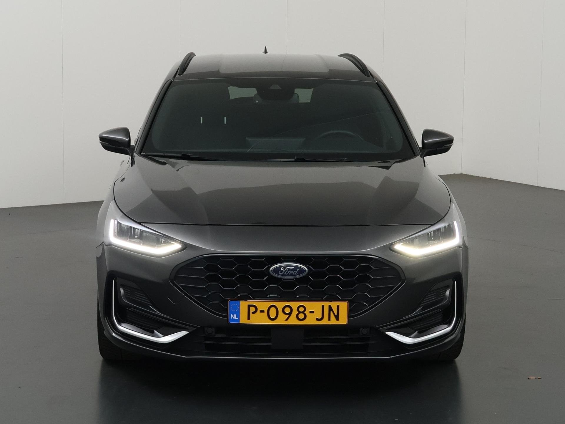 Ford Focus Wagon 1.0 EcoBoost ST Line Vignale | Winterpakket, 125 pk, Gebruikt, Euro 6, Handgeschakeld