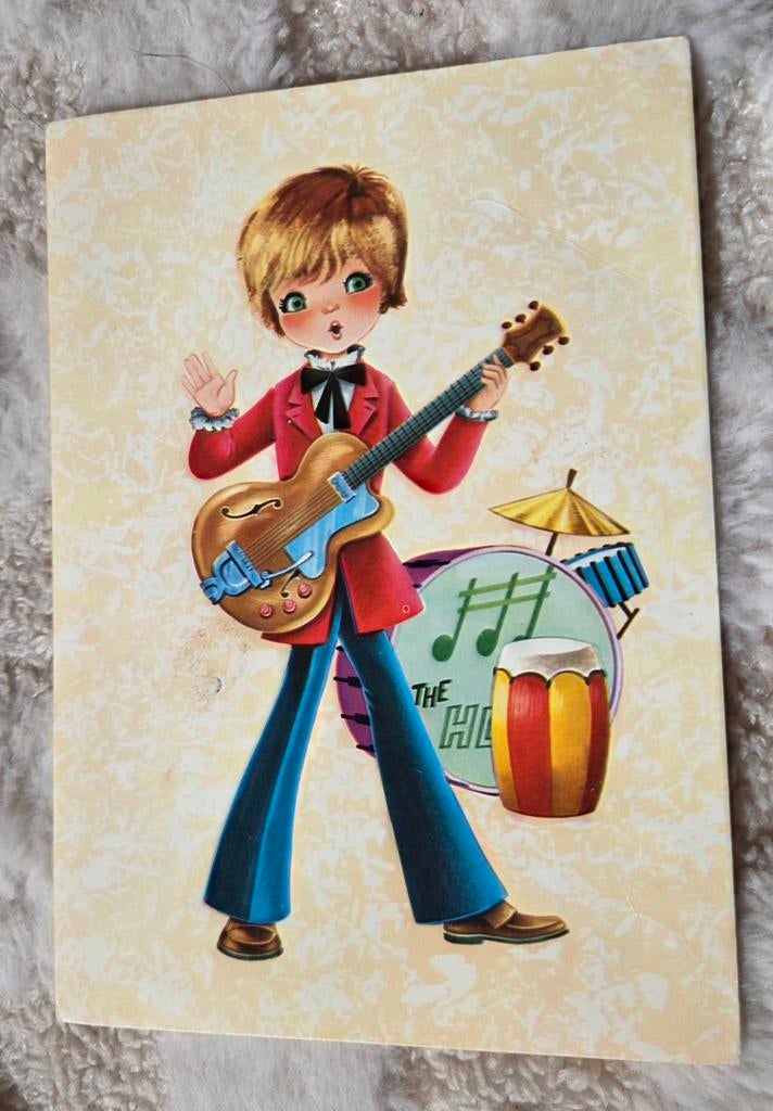 Jongetje in Beatles outfit speelt gitaar, Verzenden, 1960 tot 1980, Gelopen, Kinderen