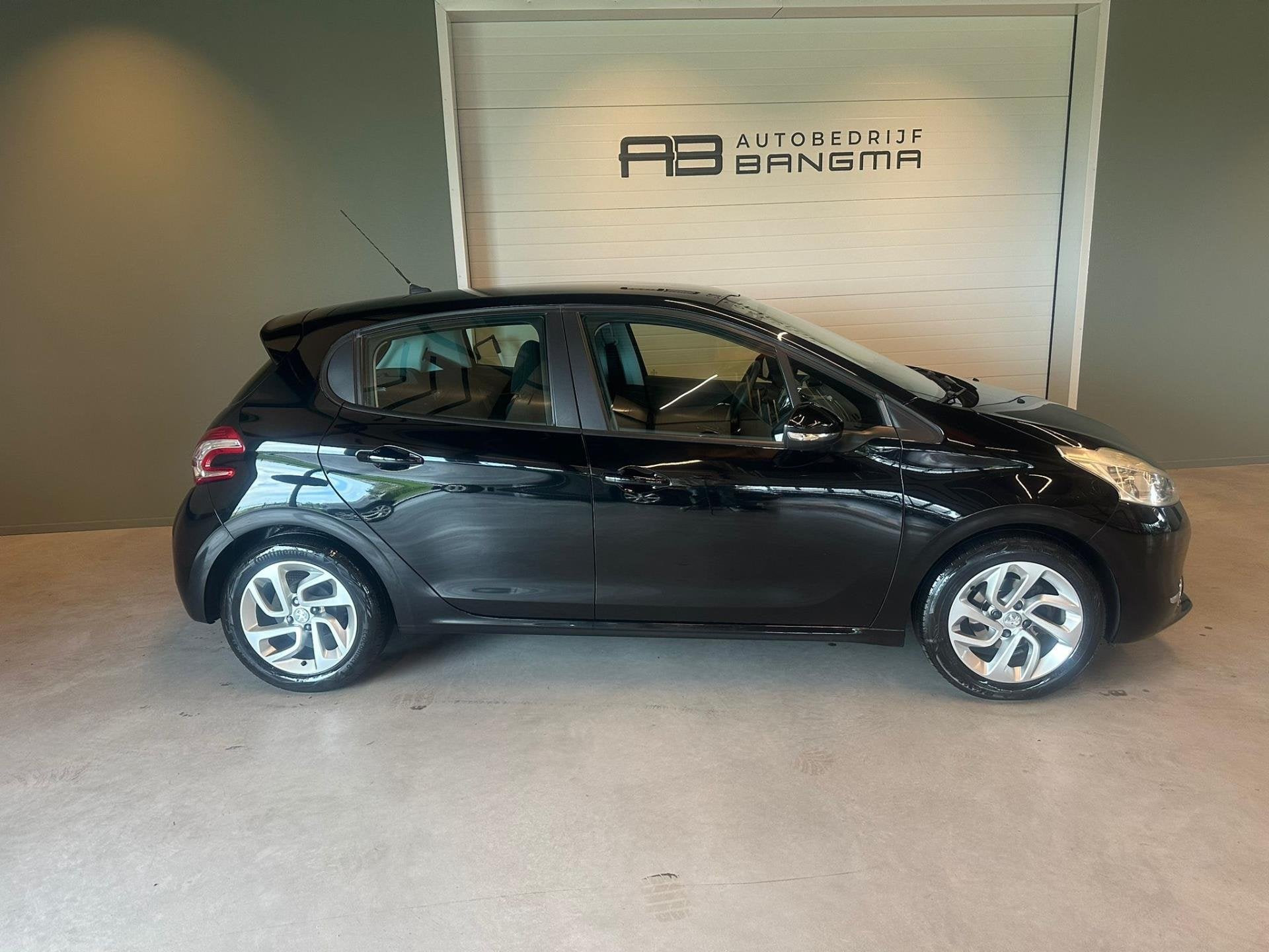 Peugeot 208 1.2 VTi 5-DEURS ACTIVE/AIRCO/LM-VELG/ISOFIX/BLUE, Voorwielaandrijving, Euro 5, Stof, Gebruikt
