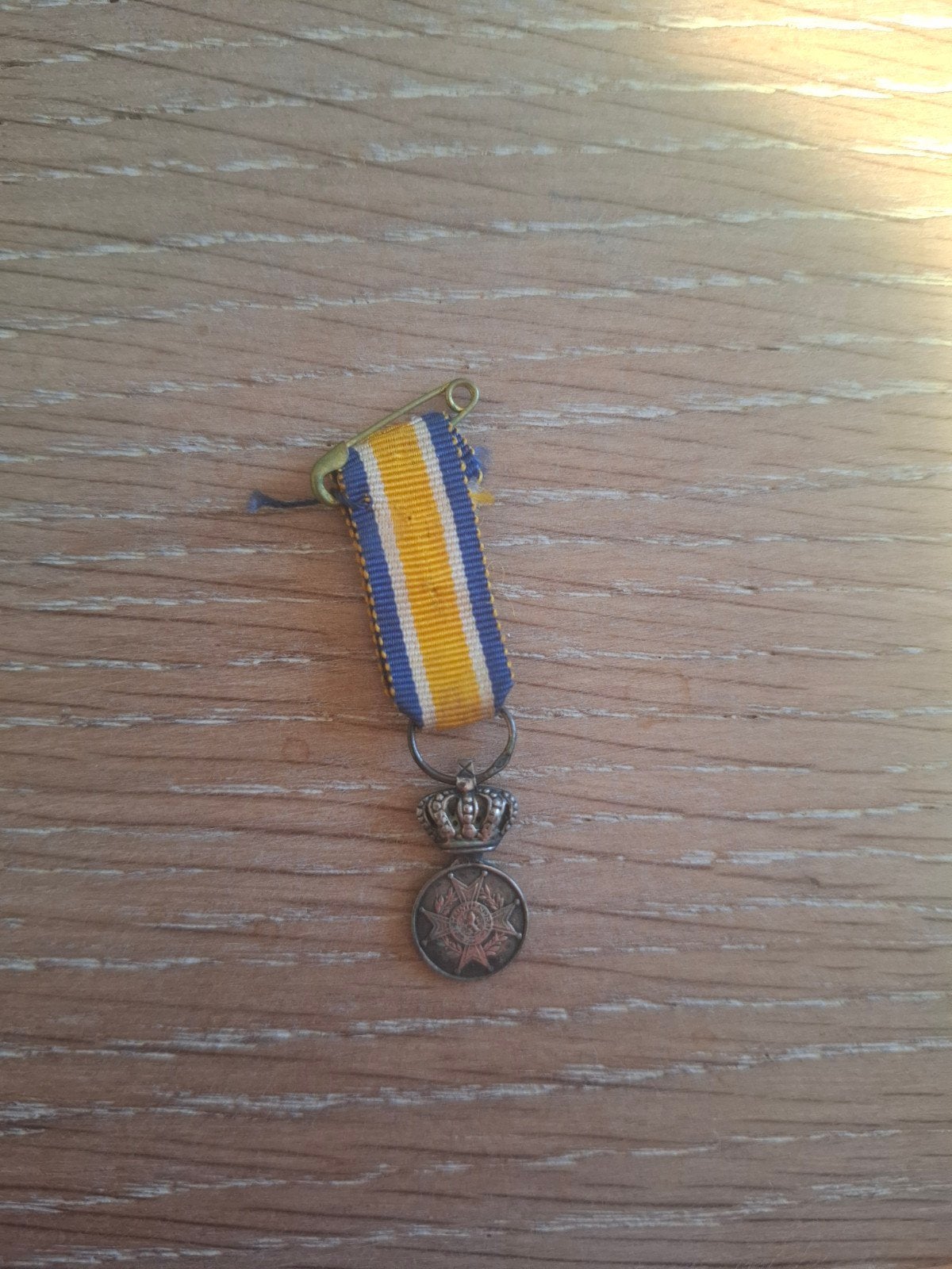 Eremedaille verbonden aan de orde van Oranje-Nassau., Ophalen of Verzenden, Zilver