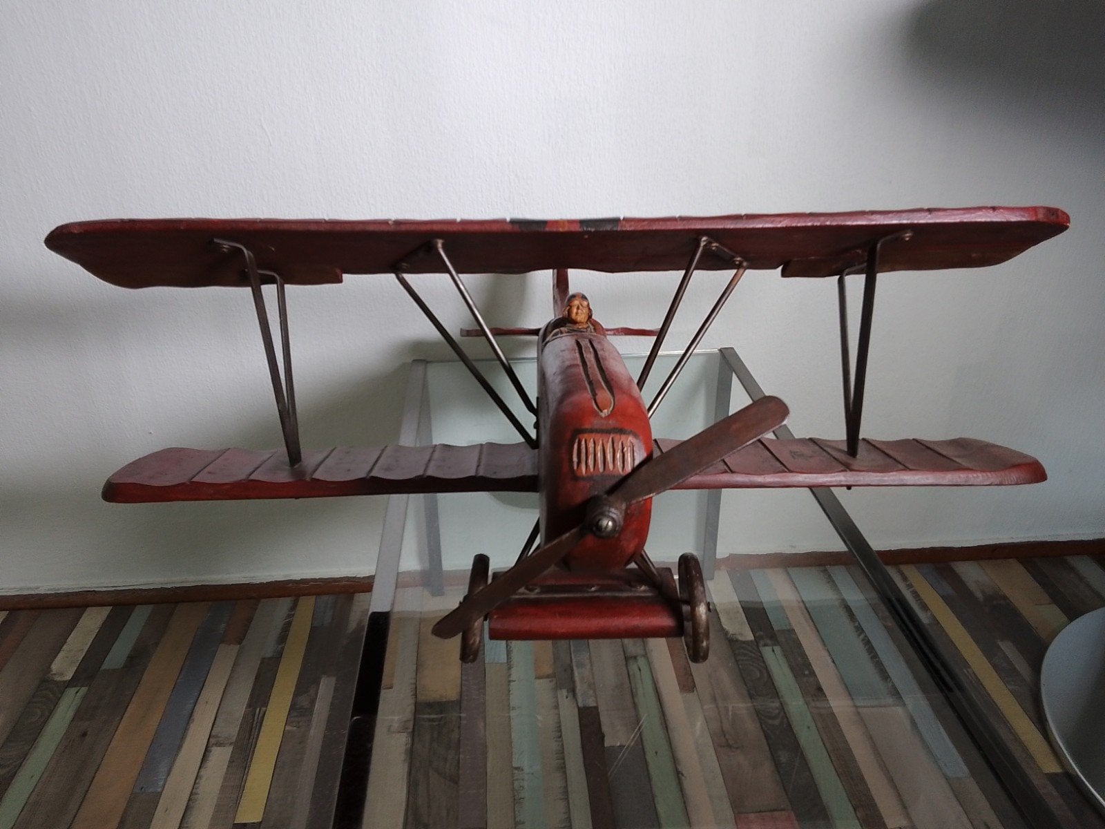 Vintage Houten Vliegtuig Model met Piloot - Rood Biplane, 1:72 tot 1:144, Gebruikt, Vliegtuig, Ophalen