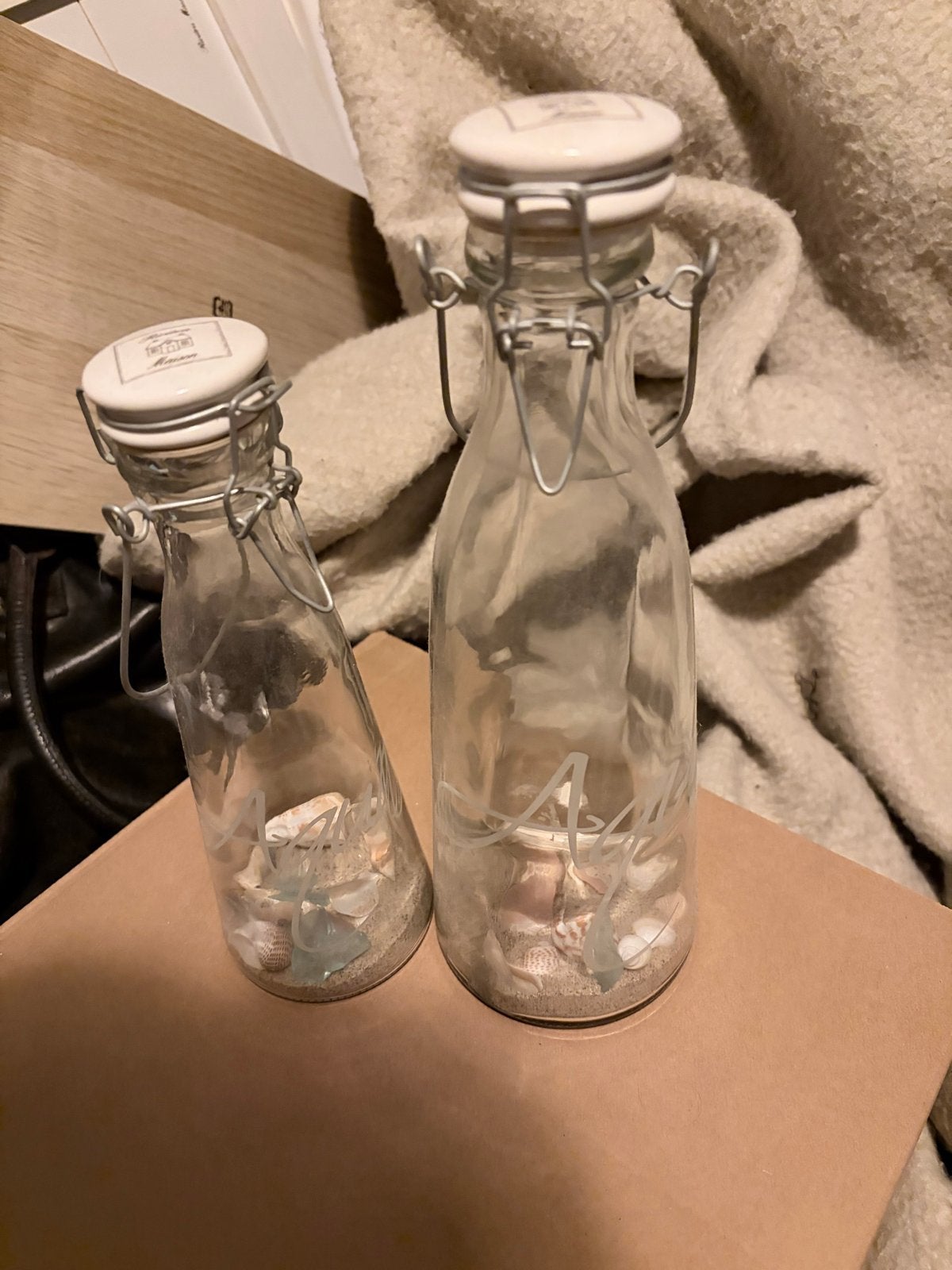 Riviera Maison Aqua Flessen met Schelpen en Zand, Ophalen, Gebruikt, Glas, Landelijk