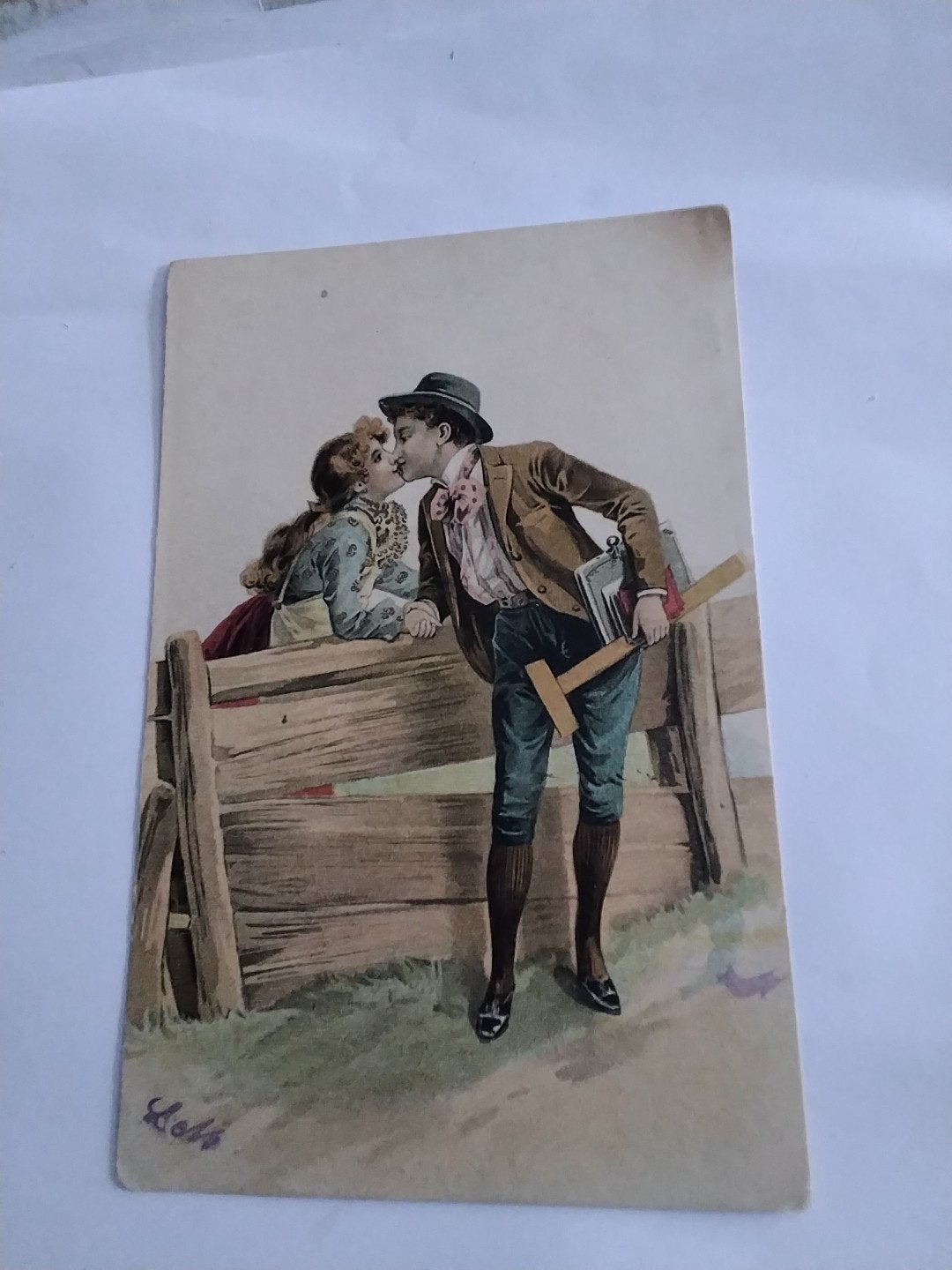 Antieke ansichtkaart: Kusje over het hek, Ophalen of Verzenden, Voor 1920, Ongelopen, Overige thema's