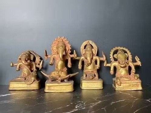 Set van 4 vergulde bronzen Ganesha beelden, Verzamelen, Religie, Ophalen of Verzenden, Zo goed als nieuw, Beeld(je), Hindoeïsme