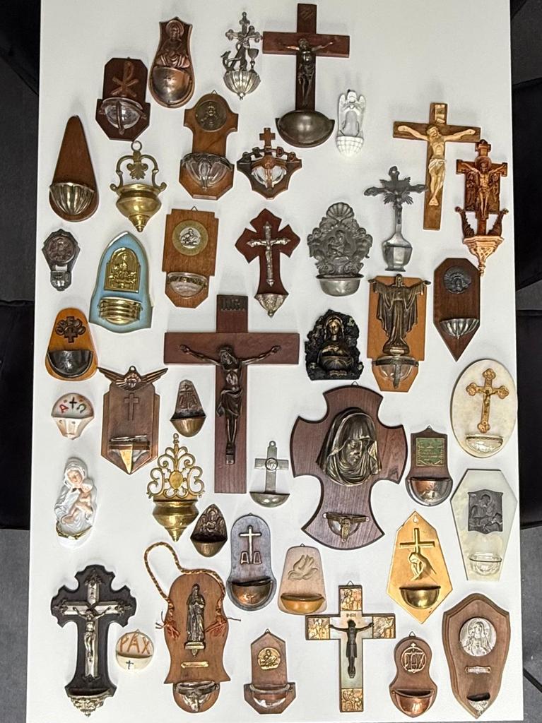 38 vintage wijwaterbakjes - Religieuze kunstcollectie, Ophalen