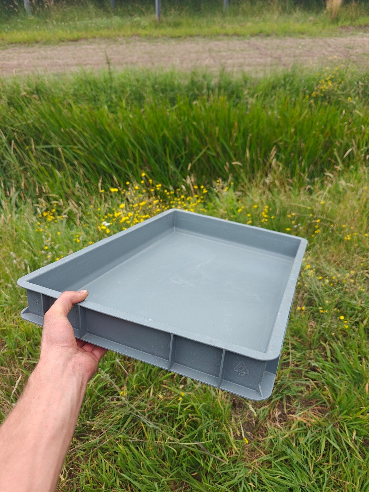 Grijze kunststof bak voor opslag of transport, Doe-het-zelf en Verbouw, Kratten en Dozen, Gebruikt, 40 tot 60 cm, 50 tot 75 cm