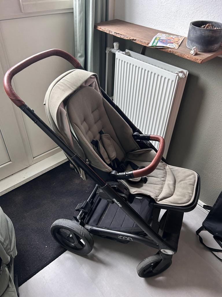 Mutsy Kinderwagen Jade Groen met Maxi-Cosi Adapters, Ophalen, Gebruikt, Combiwagen, Met reiswieg