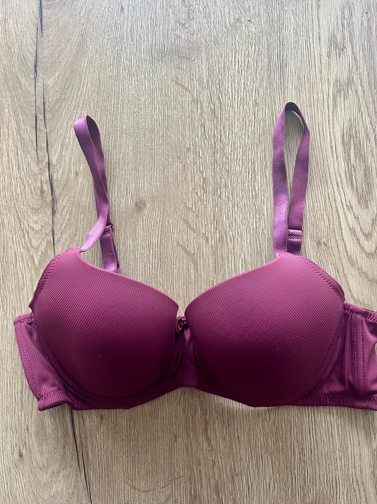 Triumph 85D voorgevormd bordo rood, Verzenden, BH, Rood