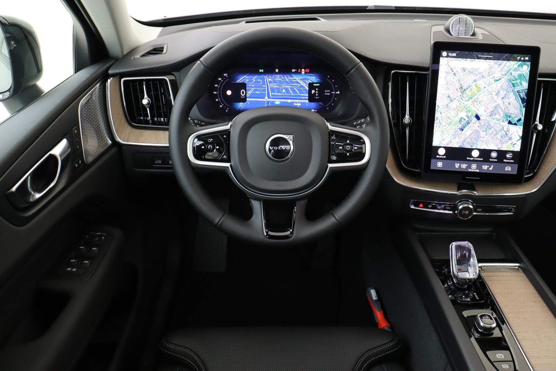 Volvo XC60 II T6 PLUG-IN HYBRID AWD ULTRA DARK EXECUTIVE ED., Auto's, Automaat, 12 maanden, Euro 6, 4 cilinders