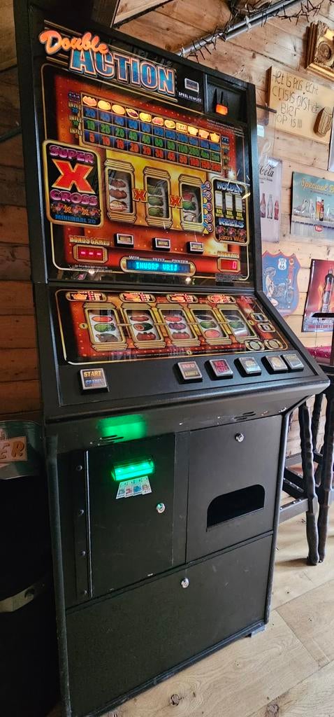 Double action gokkast nv200 biljet in en uit, Euro, Ophalen, Gebruikt, Met sleutels