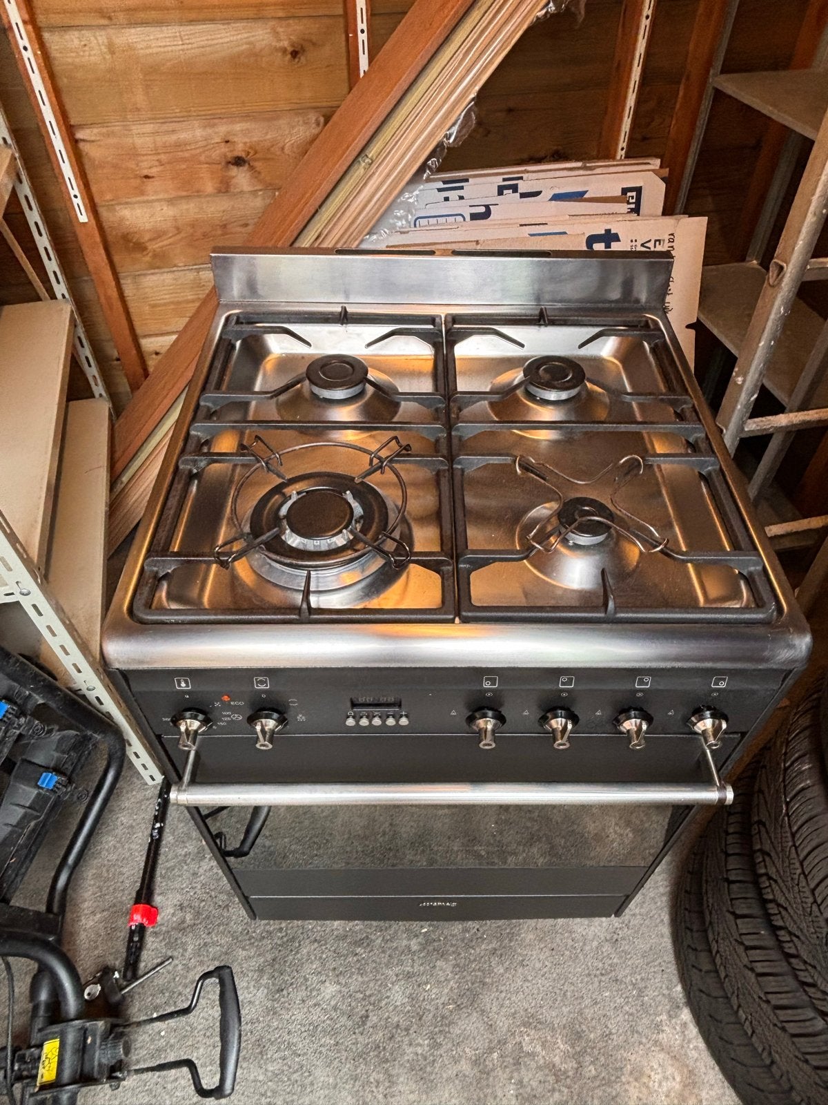 Smeg gasfornuis met oven 60cm, Witgoed en Apparatuur, Fornuizen, Ophalen, 60 cm of meer, 4 kookzones, Zo goed als nieuw