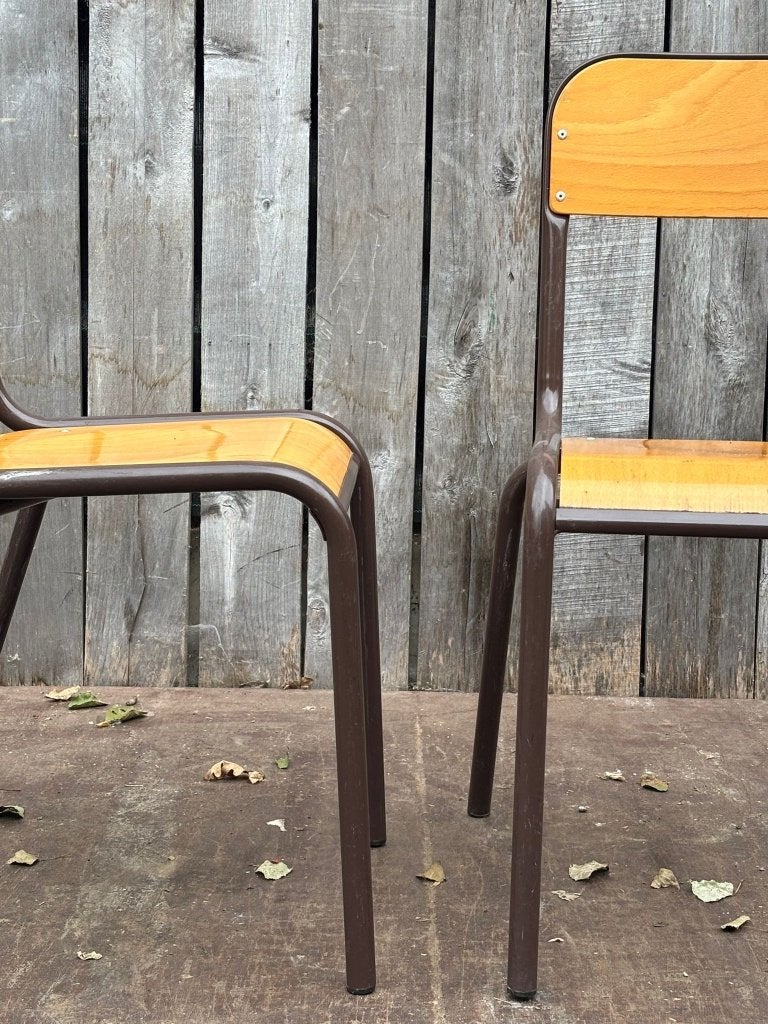 Mullca stapelstoel – ( 201 op voorraad), Gebruikt, Bruin, Franse vintage klassiekers, Ophalen of Verzenden