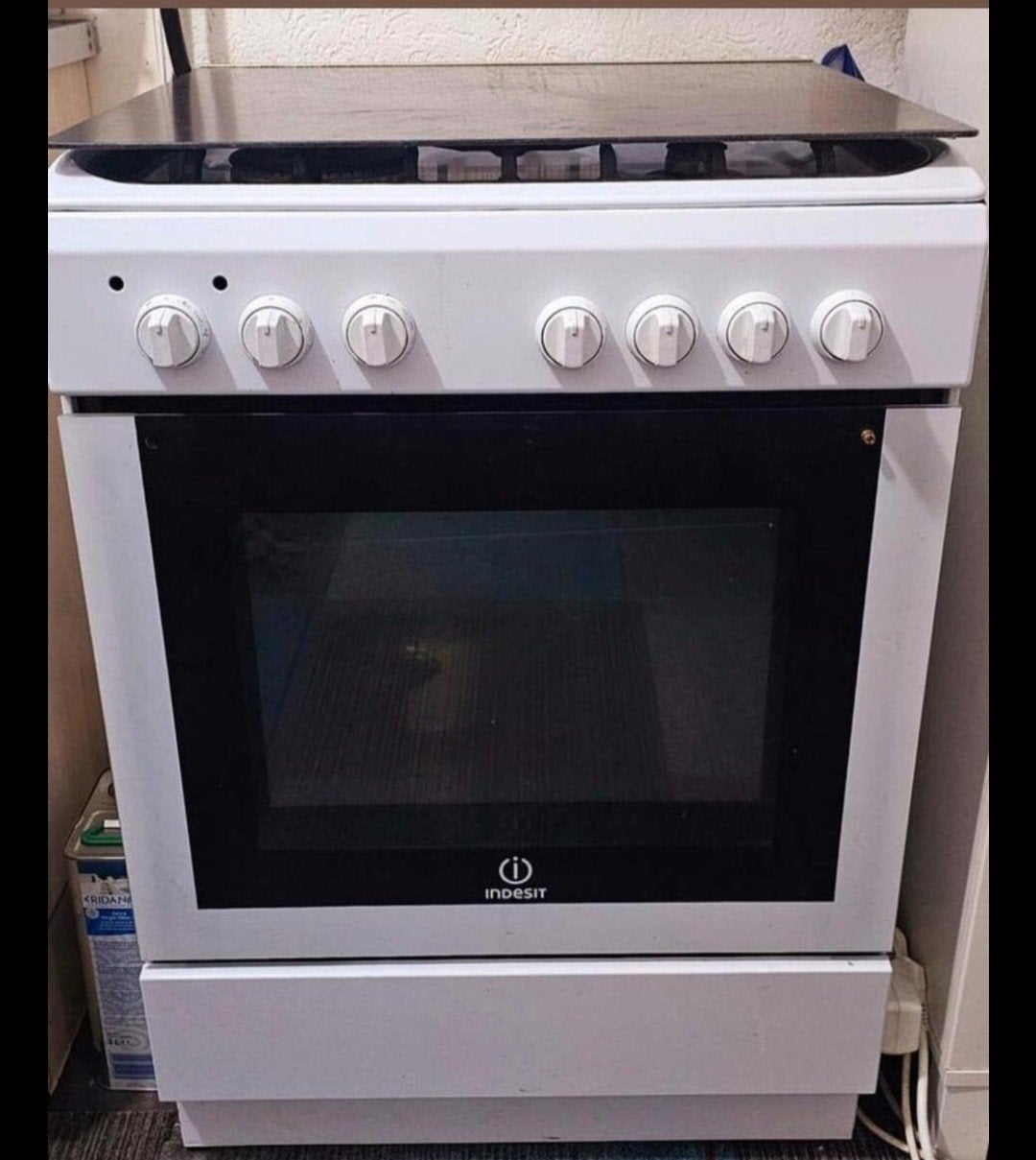 Indesit Vrijstaand Gasfornuis met Oven - 4 Gaspitten, Witgoed en Apparatuur, Fornuizen, Gebruikt, Gas, Vrijstaand, 4 kookzones