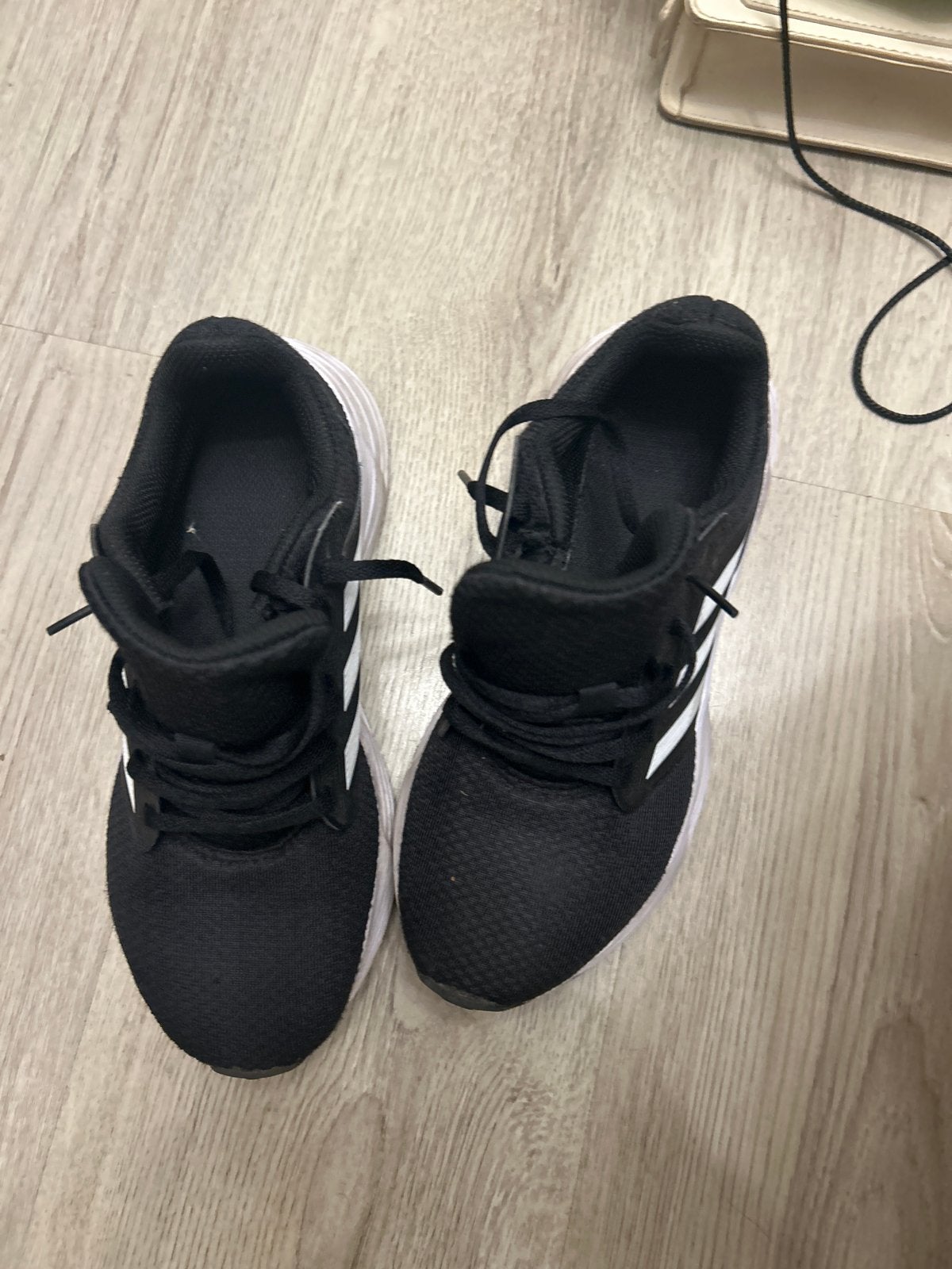 Zwarte sneakers met witte zool, Ophalen of Verzenden, Gedragen, Zwart, Sneakers of Gympen
