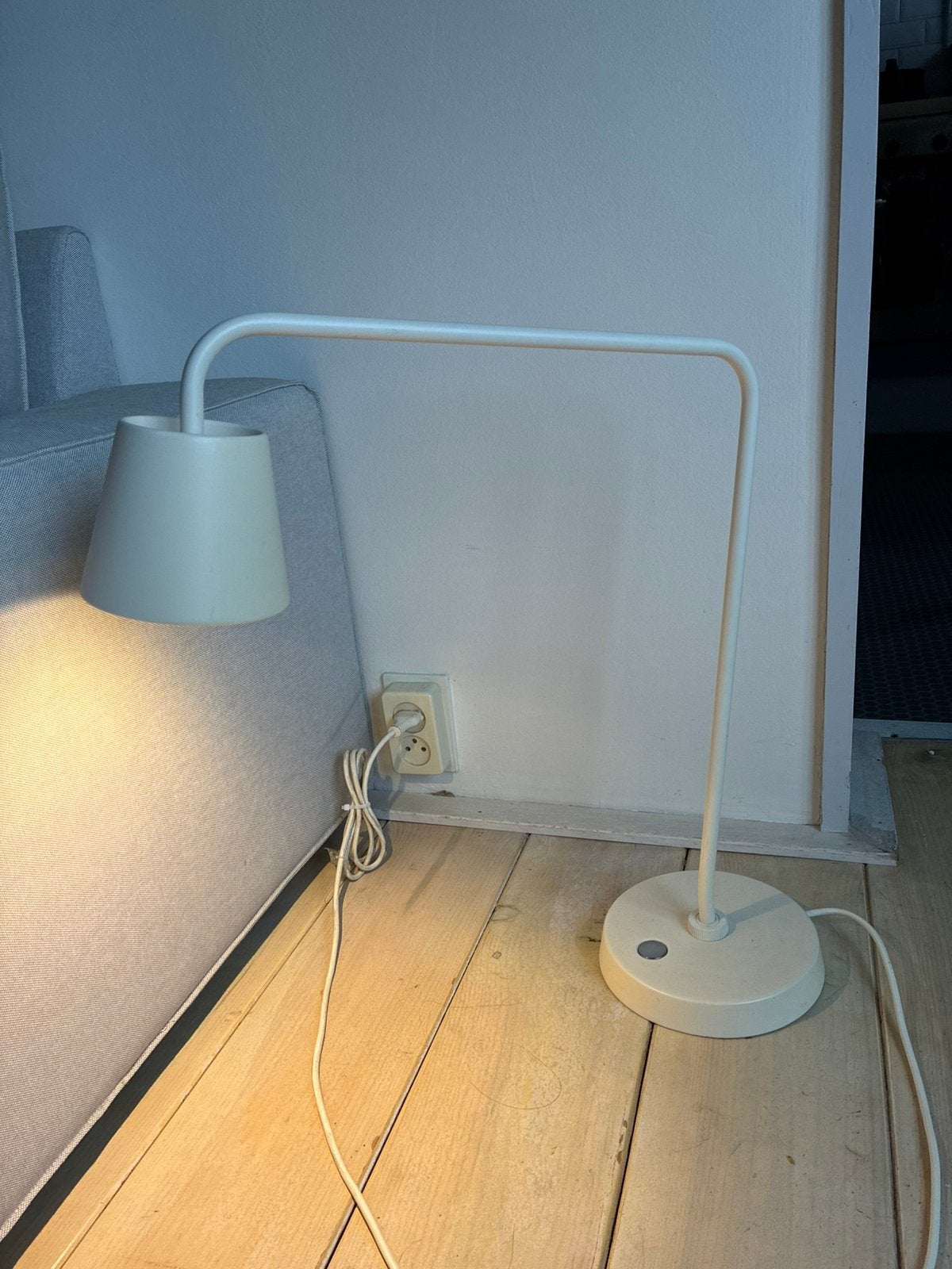 IKEA TISDAG LED Desk Lamp – White, Ophalen, Zo goed als nieuw, Minder dan 100 cm