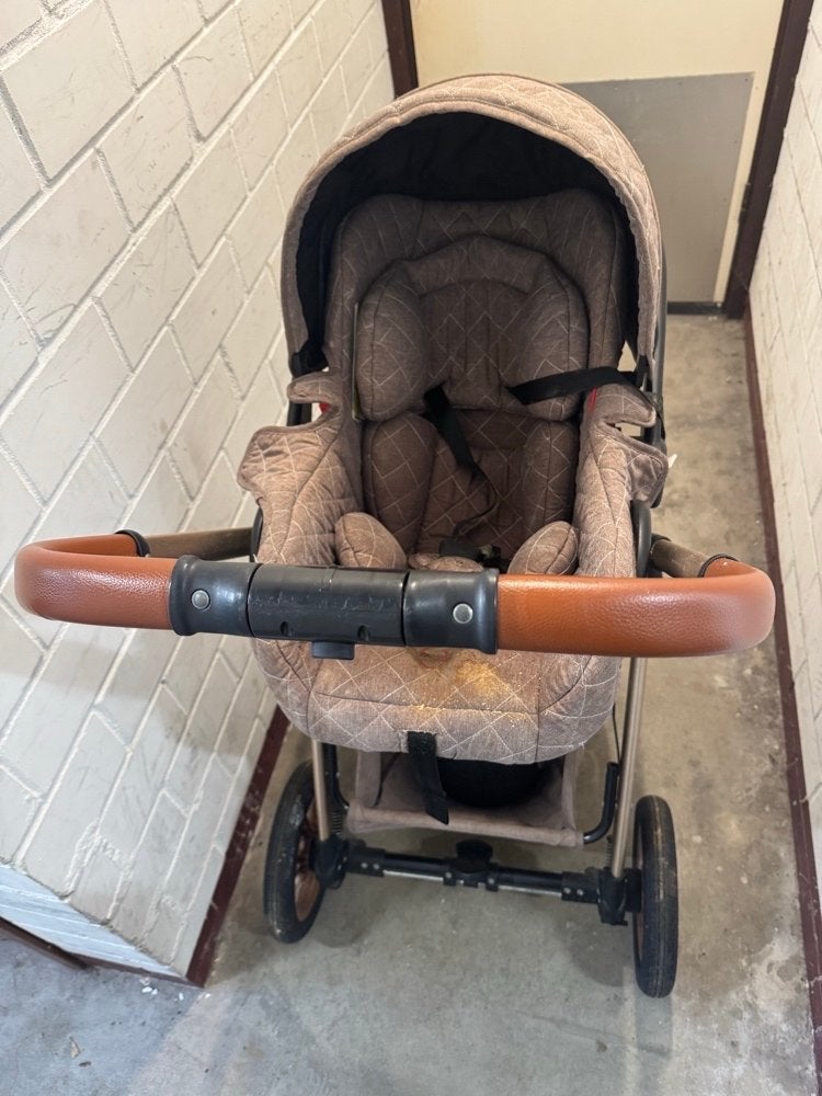 Comfortabele Kinderwagen met Luxe Bruine Duwstang, Ophalen of Verzenden, Zo goed als nieuw, Kinderwagen, Overige merken