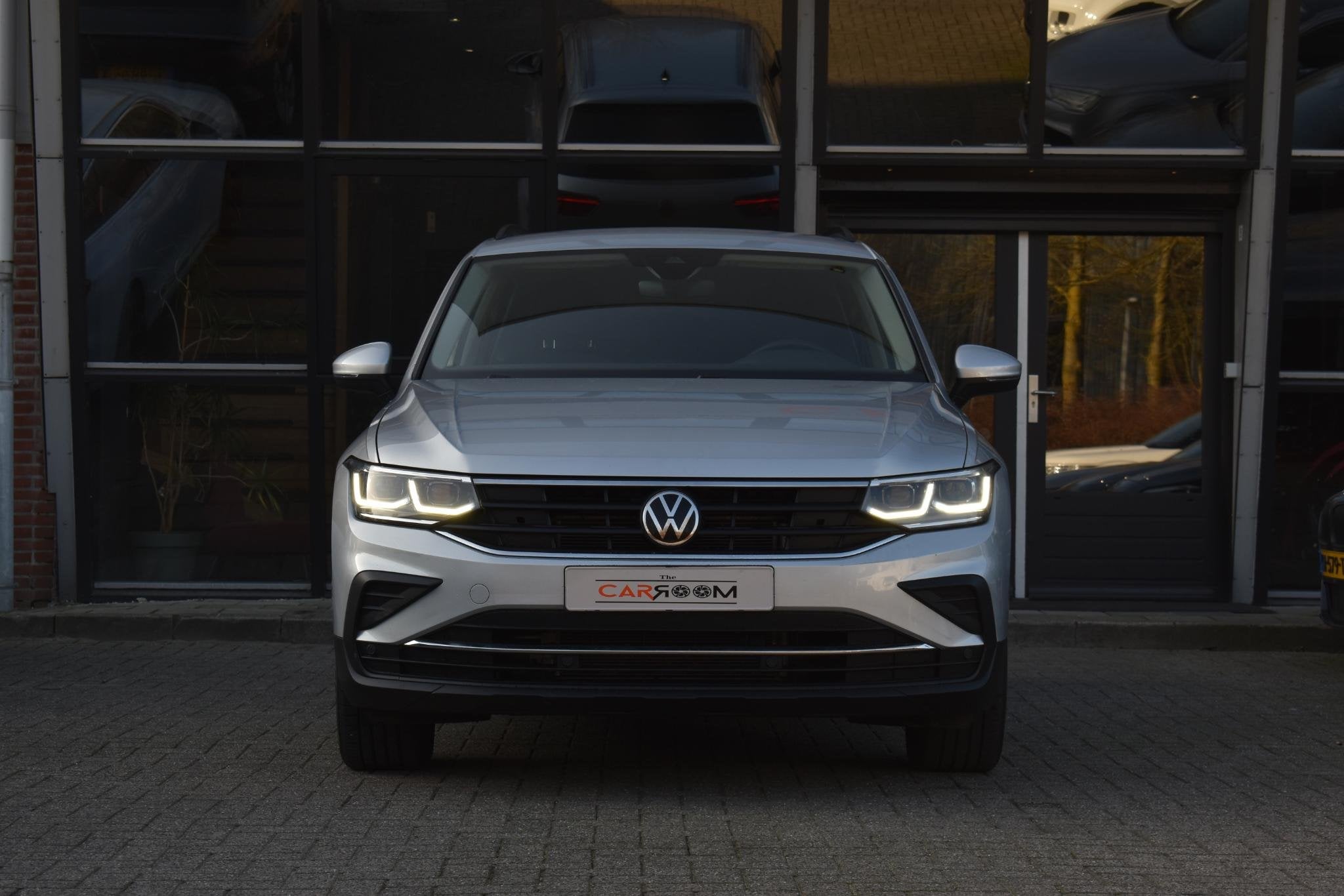 Volkswagen Tiguan 1.5 TSI Life Business Camera ACC Keyless I, Stof, 4 cilinders, 1446 kg, Bedrijf
