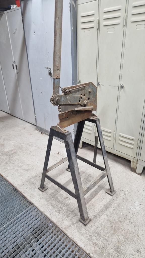 Zware knipschaar. Plaatschaar. Mubea, Ophalen