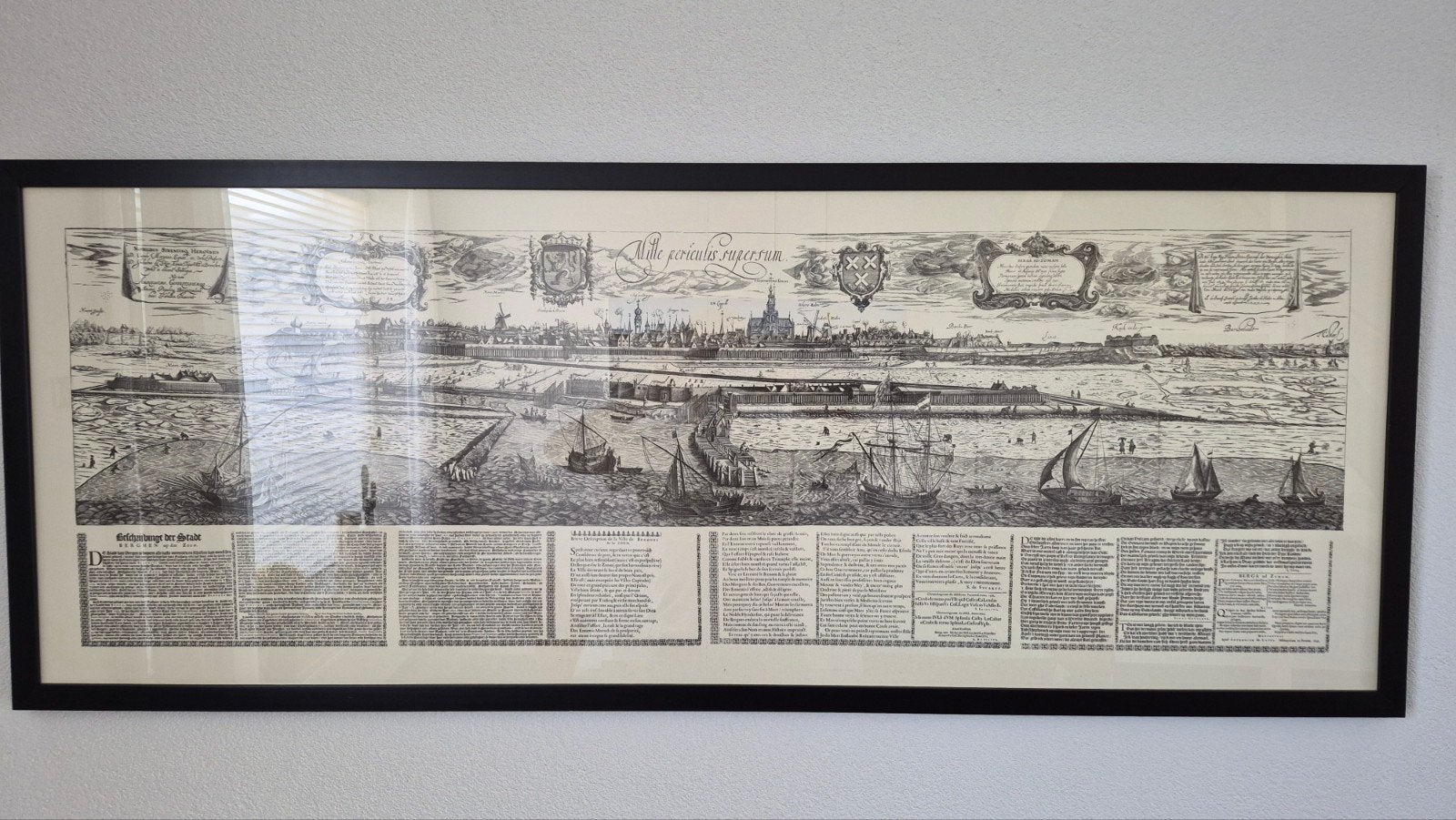 Bergen op Zoom: Mille Periculis Supersum - Zwarte lijst, Ophalen, Ingelijst, Stadsgezicht, Gravure