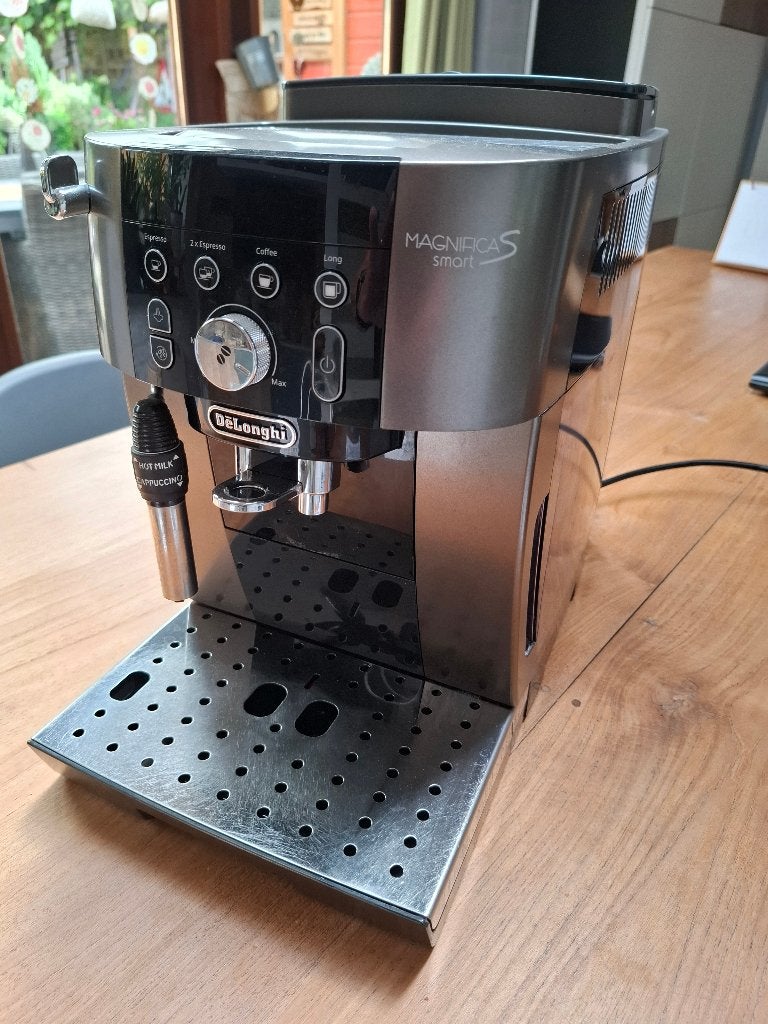 DeLonghi Magnifica S koffiezetapparaat, Gebruikt, Koffiemachine, 4 tot 10 kopjes, Gemalen koffie