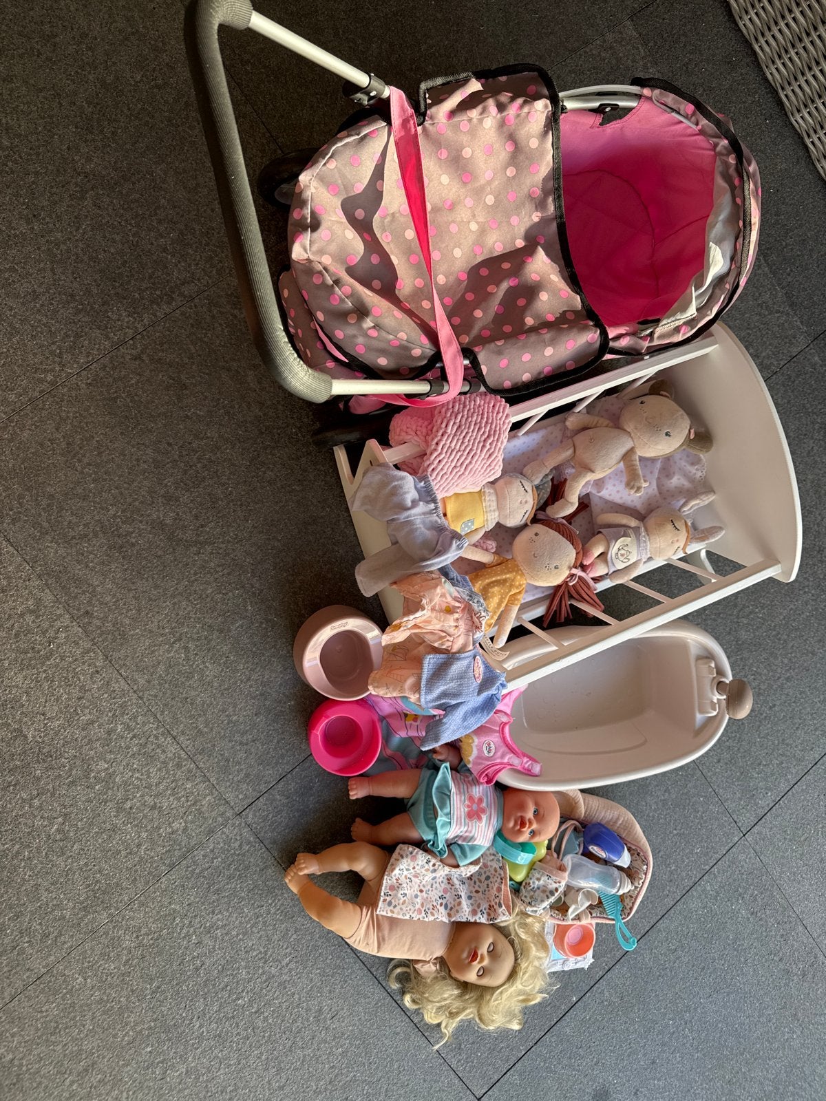 Grote set: Poppenwagen, wiegje, badje, poppen & accessoires, Kinderen en Baby's, Speelgoed | Poppen, Ophalen, Gebruikt, Babypop