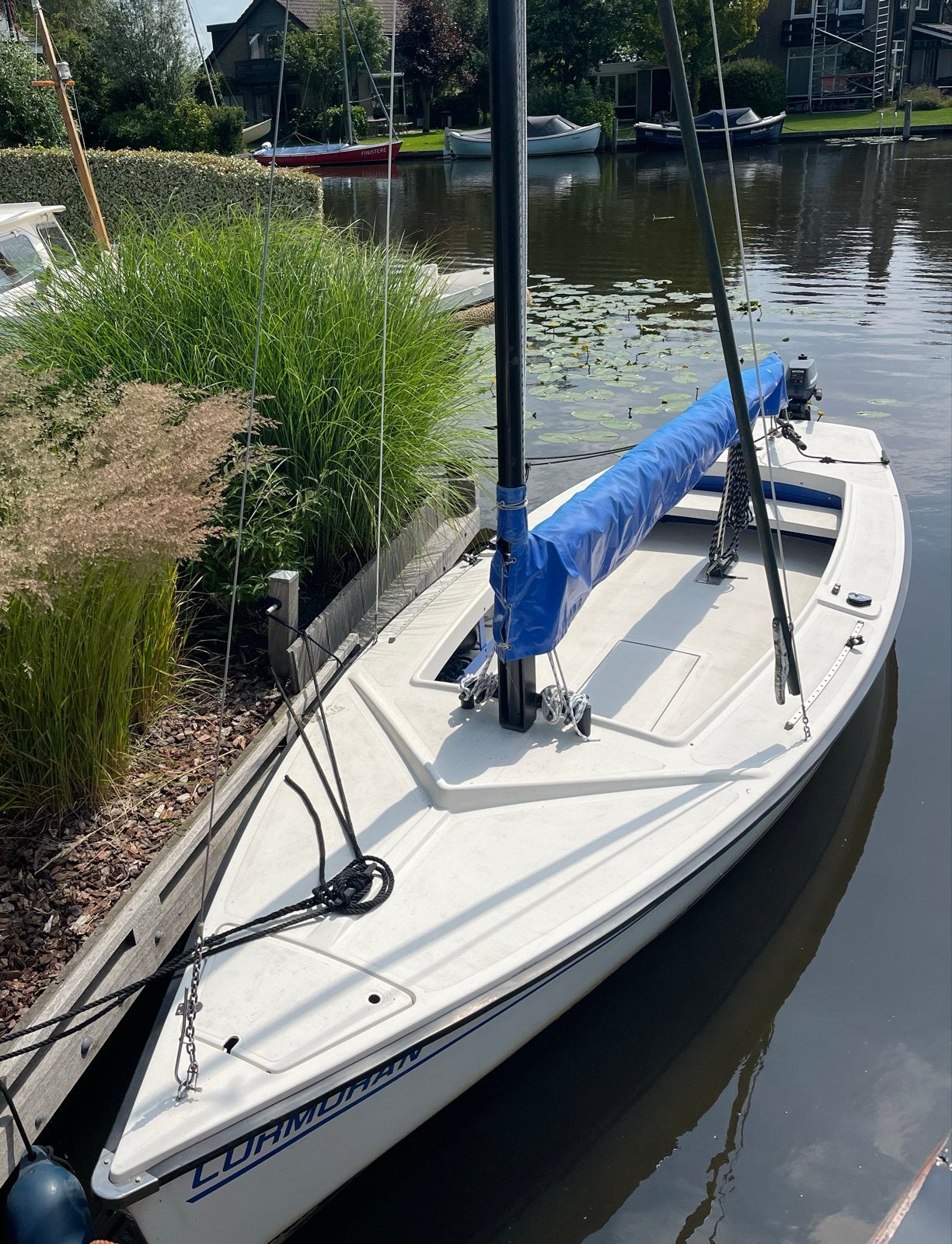 Zeilboot (Valk) met buitenboordmotor, Ophalen, Gebruikt, Polyester, Dekzeil