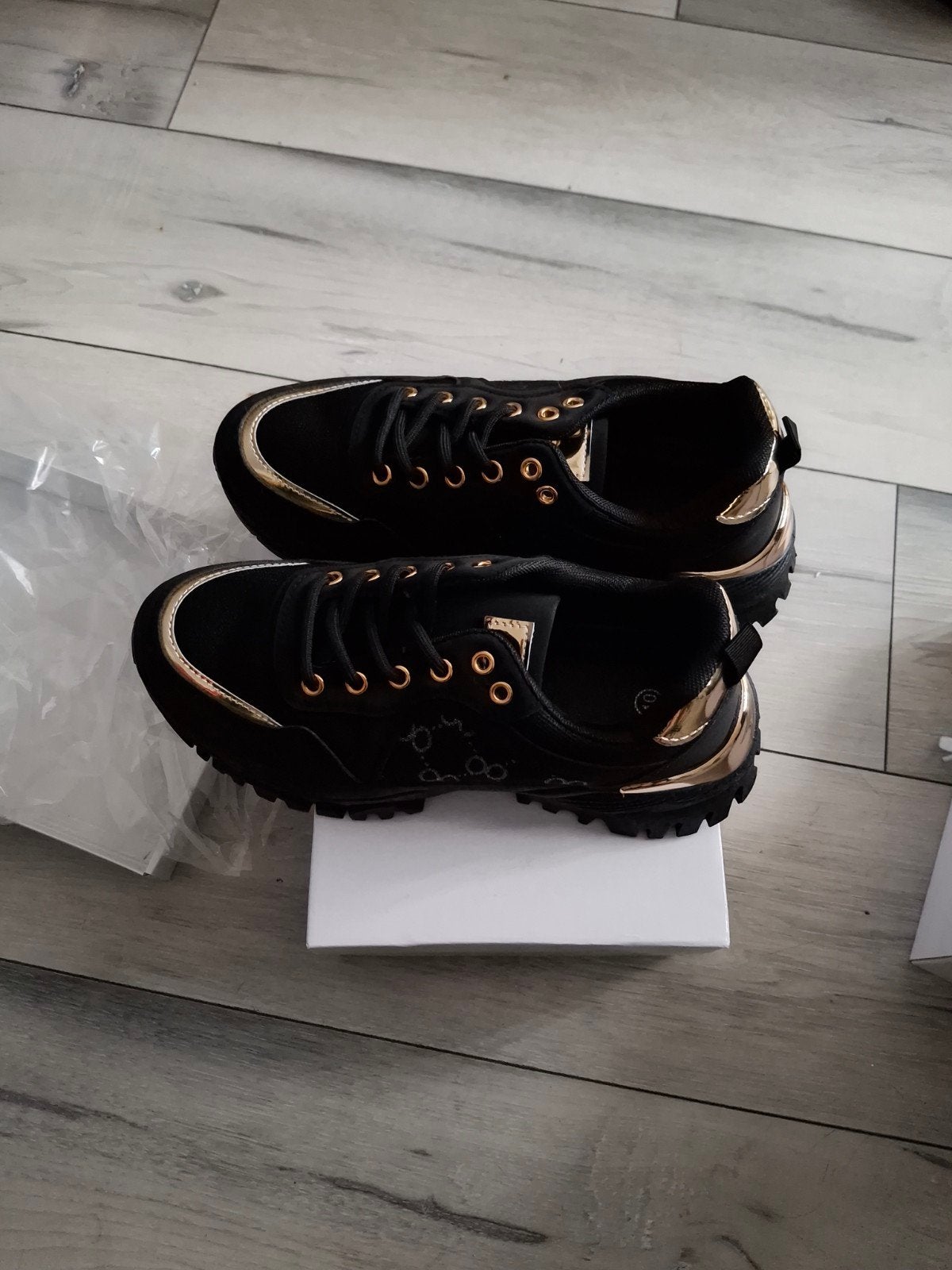 Zwarte sneakers met gouden details, Ophalen, Zwart, Sneakers of Gympen