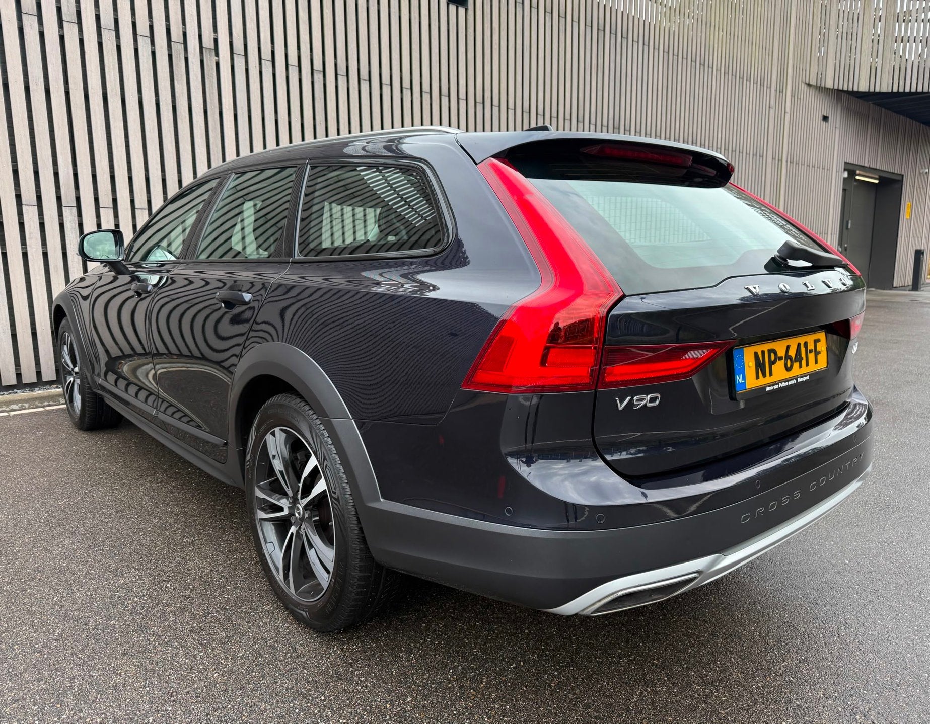 Volvo V90 Cross Country 2.0 D4 Pro AWD / Zeer netjes!, Auto's, Automaat, Euro 6, 1969 cc, Blauw