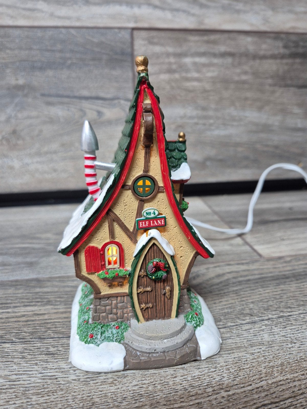 lemax elf lane no 4 verlicht kerstdorp kersthuisjes, Diversen, Kerst, Ophalen of Verzenden, Zo goed als nieuw
