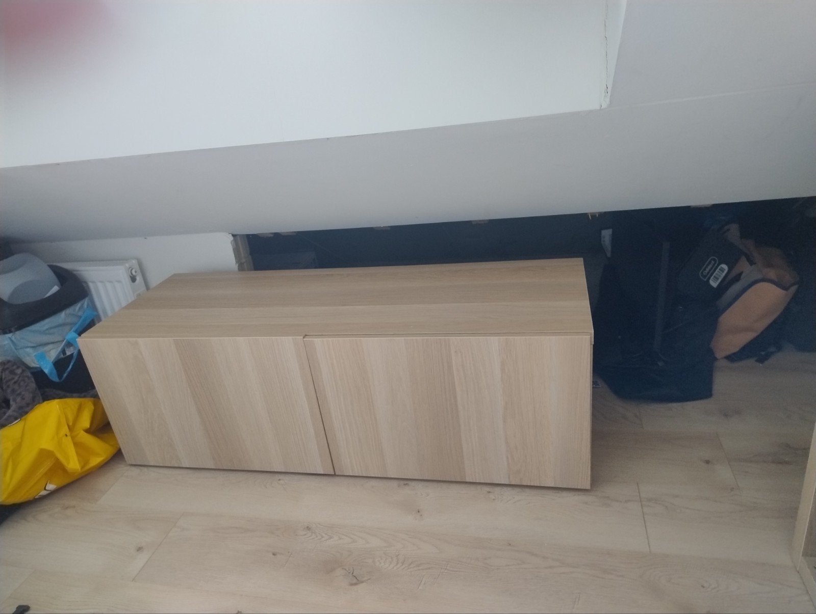 Ikea BESTÅ

Eiken kleurig laag kastje met deuren, Ophalen, Gebruikt