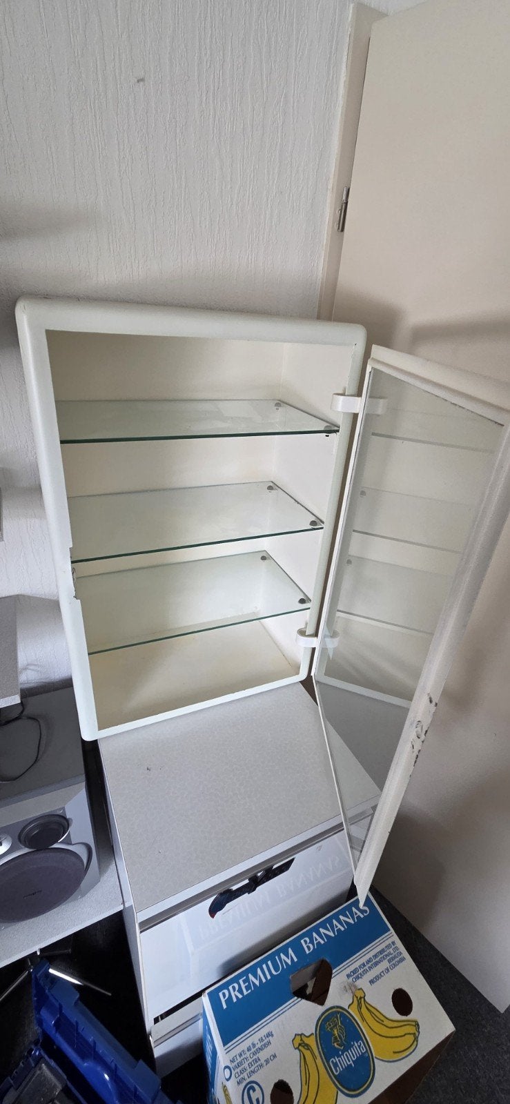 Glazen vitrinekast met verlichting, Huis en Inrichting, Kasten | Vitrinekasten, Ophalen, 50 tot 100 cm, Modern, 150 tot 200 cm
