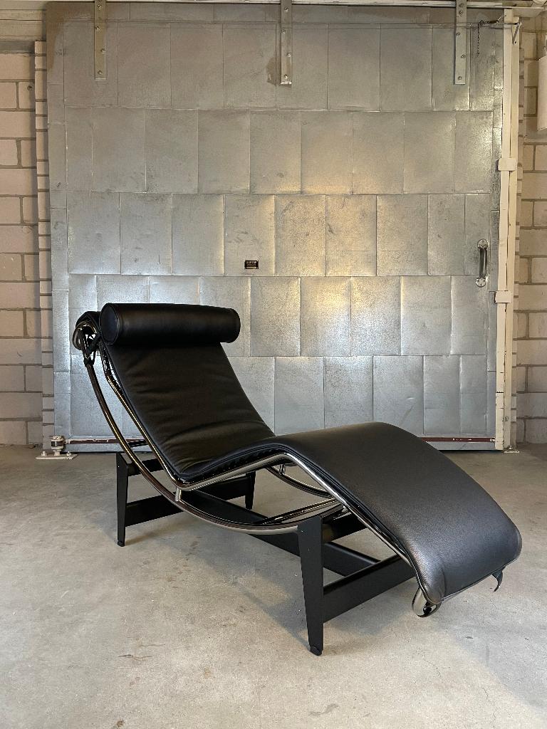 Cassina Lc4 chaise longue By Le Corbusier, Ophalen, Eenpersoons, Zo goed als nieuw, X