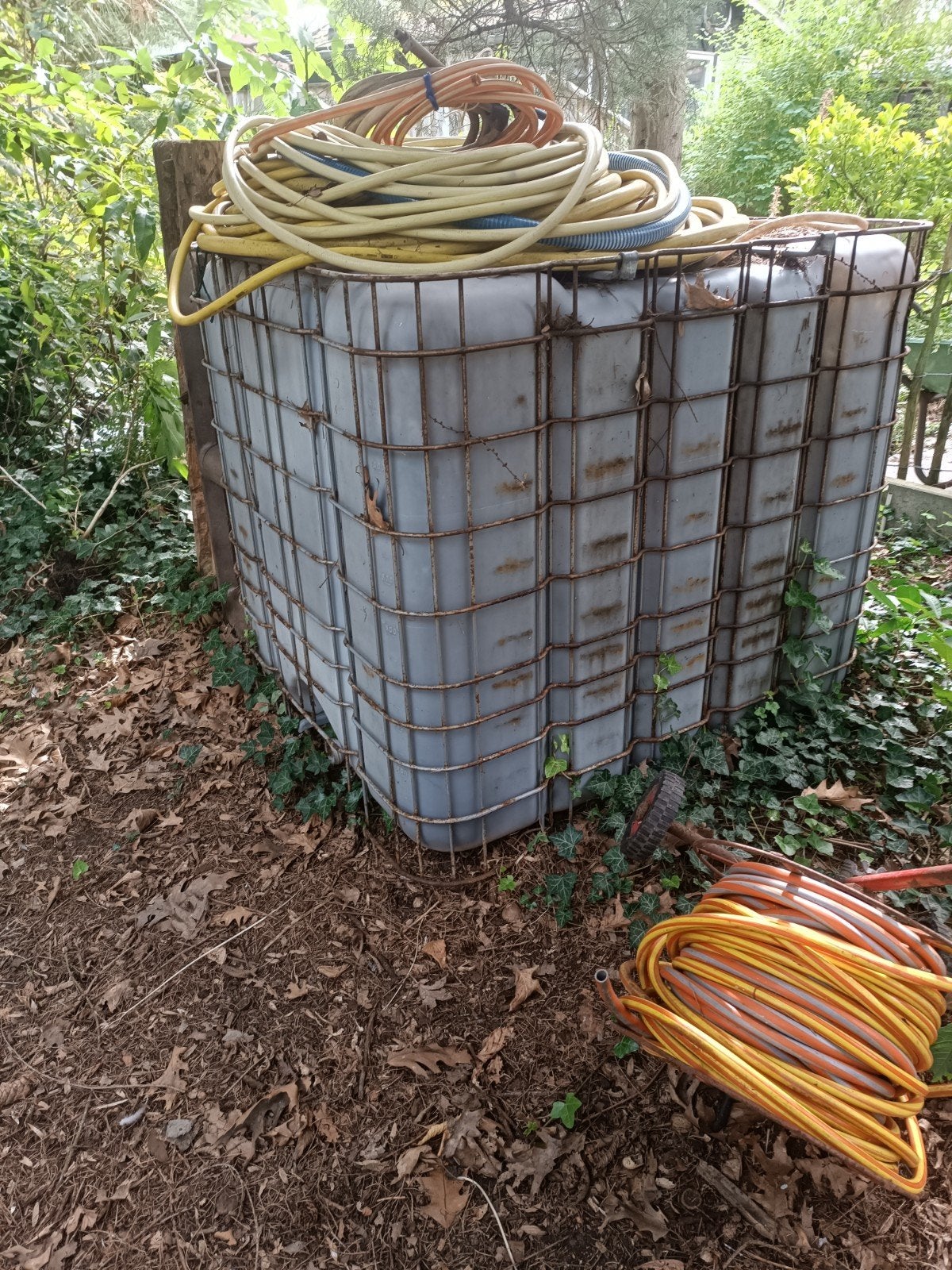 Watervat 1000L (1 kub) in metalen steunframe, Tuin en Terras, Ophalen, Gebruikt