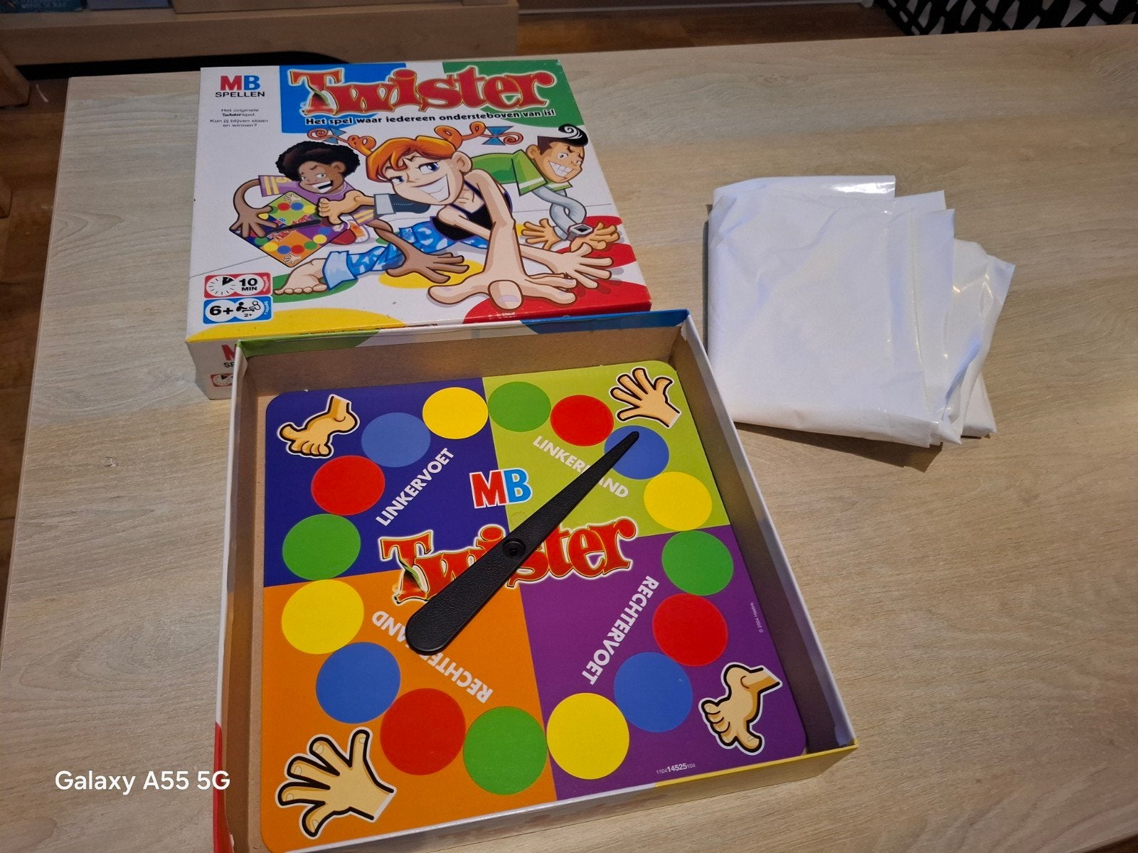 Twister spel - Het spel waar iedereen ondersteboven van is!, Ophalen of Verzenden, Mb, Nvt, Nvt