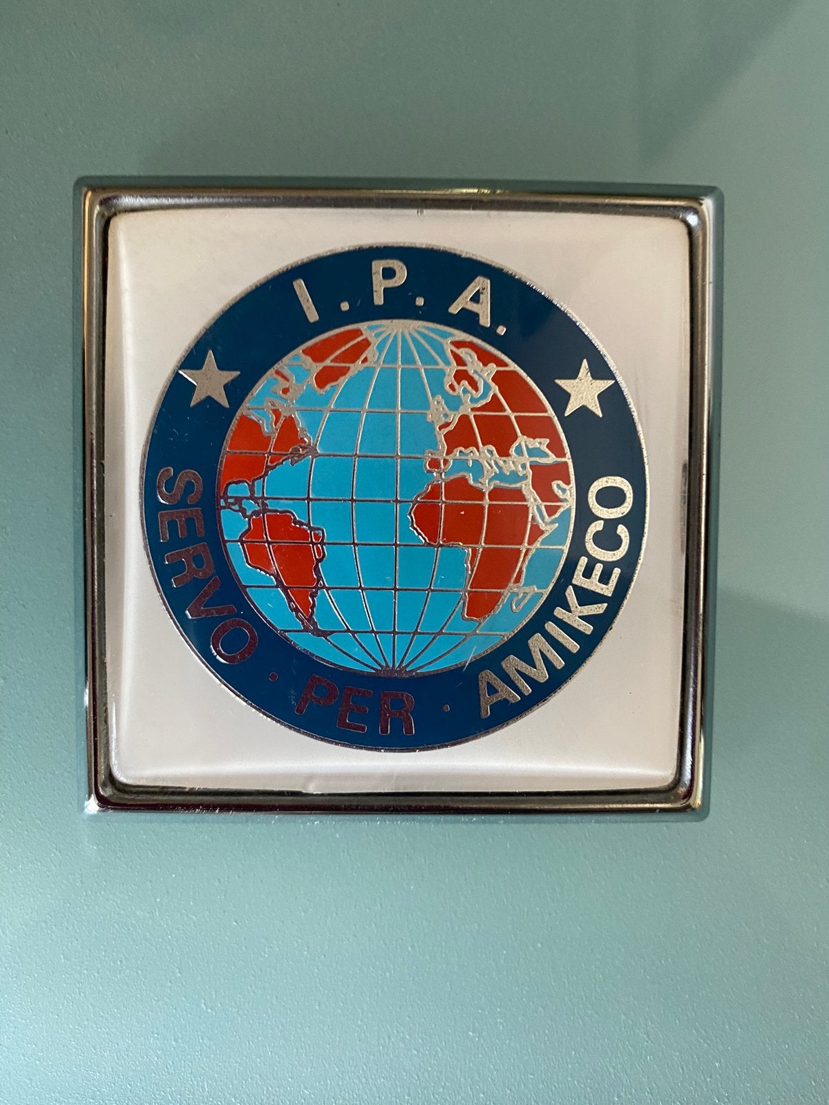 EMBLEEM IPA  (INTERNATIONAL POLICE ASSOCIATION)., Ophalen of Verzenden, Marechaussee