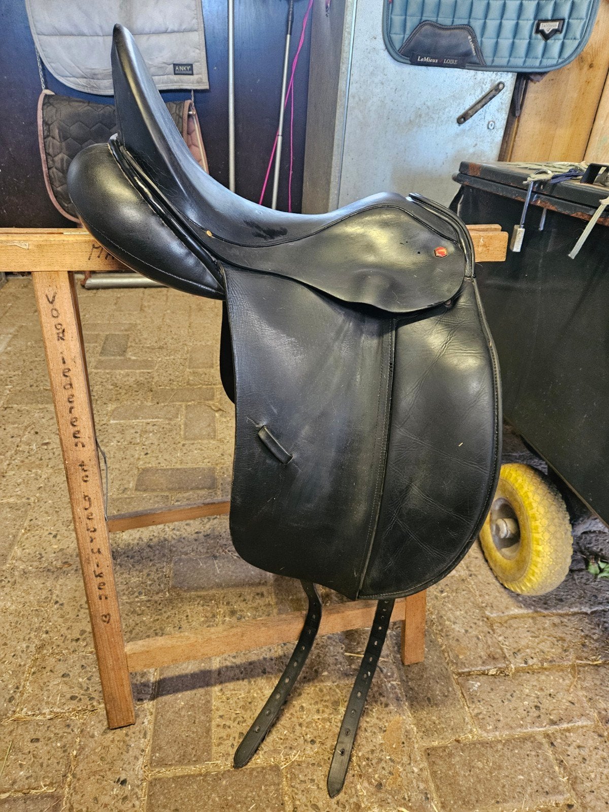 Albion dressuurzadel 18 inch mw, Ophalen, Gebruikt, Dressuur