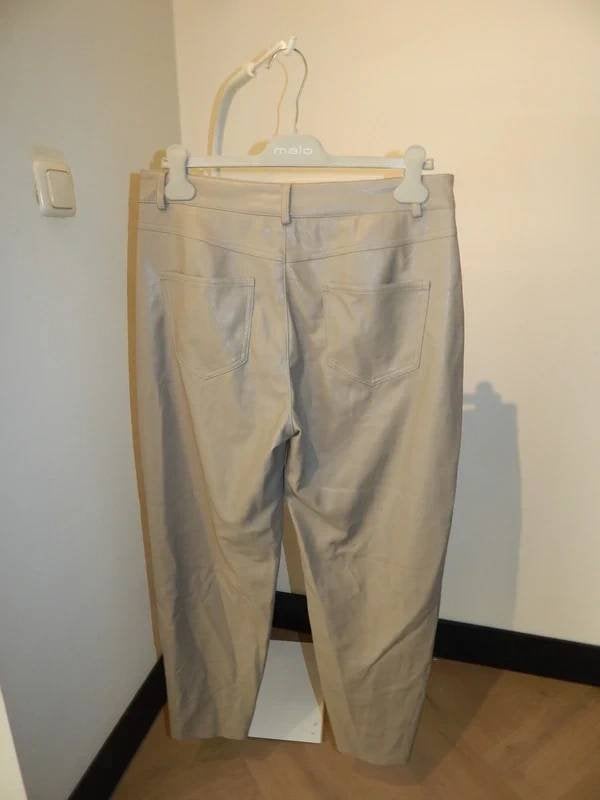 Femmes du Sud leder look broek lichte tint L, Kleding | Dames, Broeken en Pantalons, Femmes du Sud, Verzenden, Beige, Maat 42/44 (L)