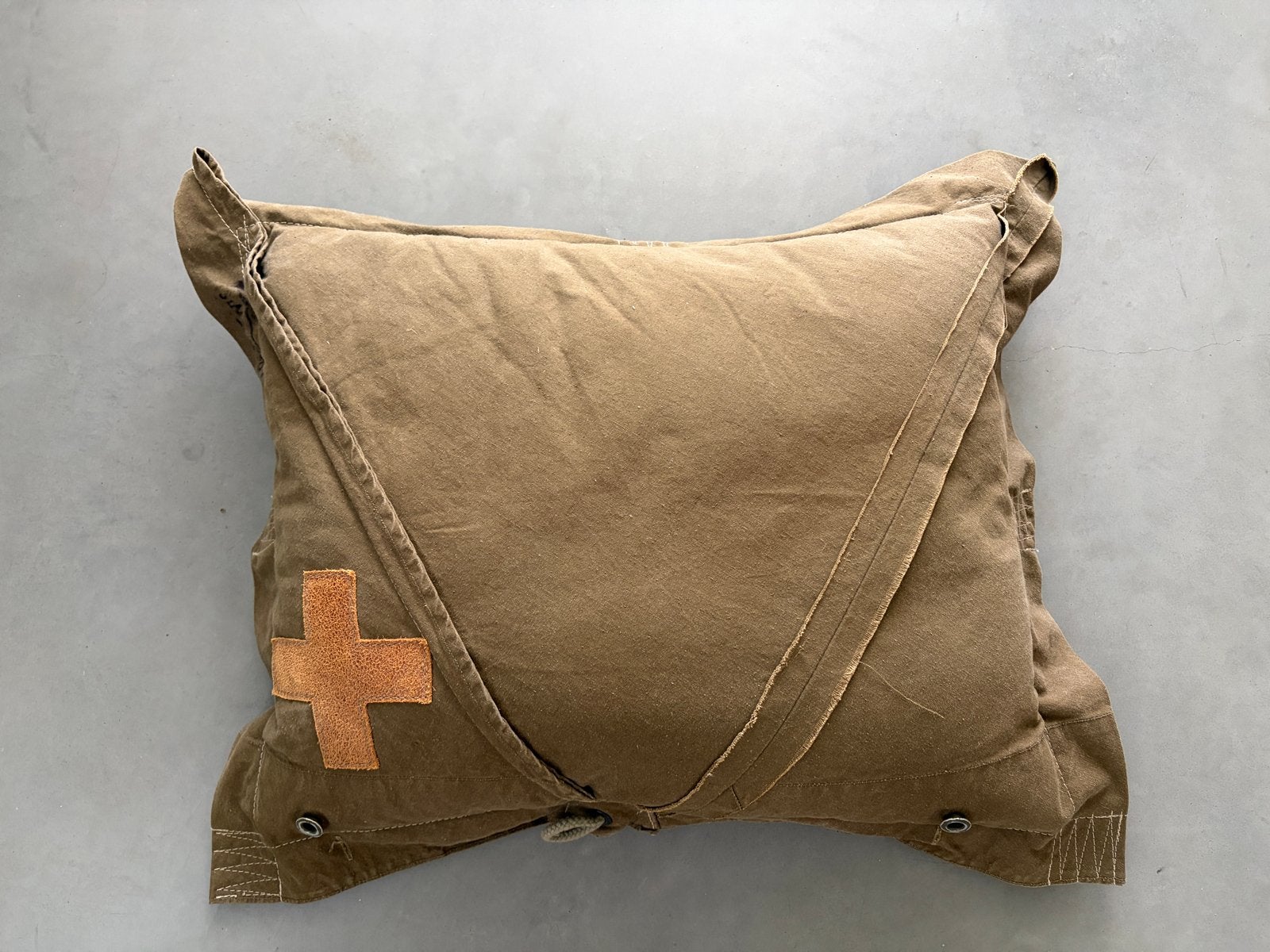 Vintage Zwitsers militair kussen met kruis, Ophalen, Landmacht, Nederland