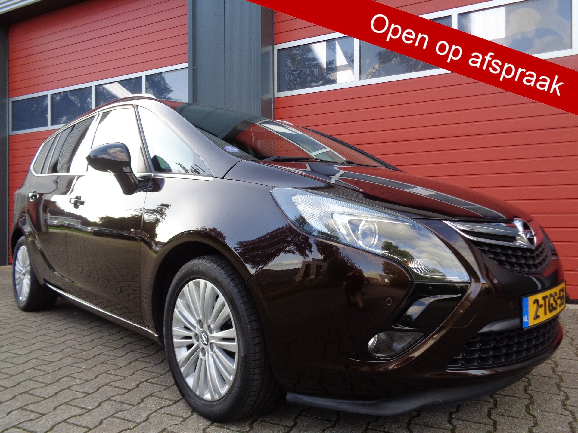 Opel Zafira Tourer 1.4 Design Edition 7p. 140PK Clima Cruise, Auto's, Euro 5, Gebruikt, 4 cilinders, Bruin