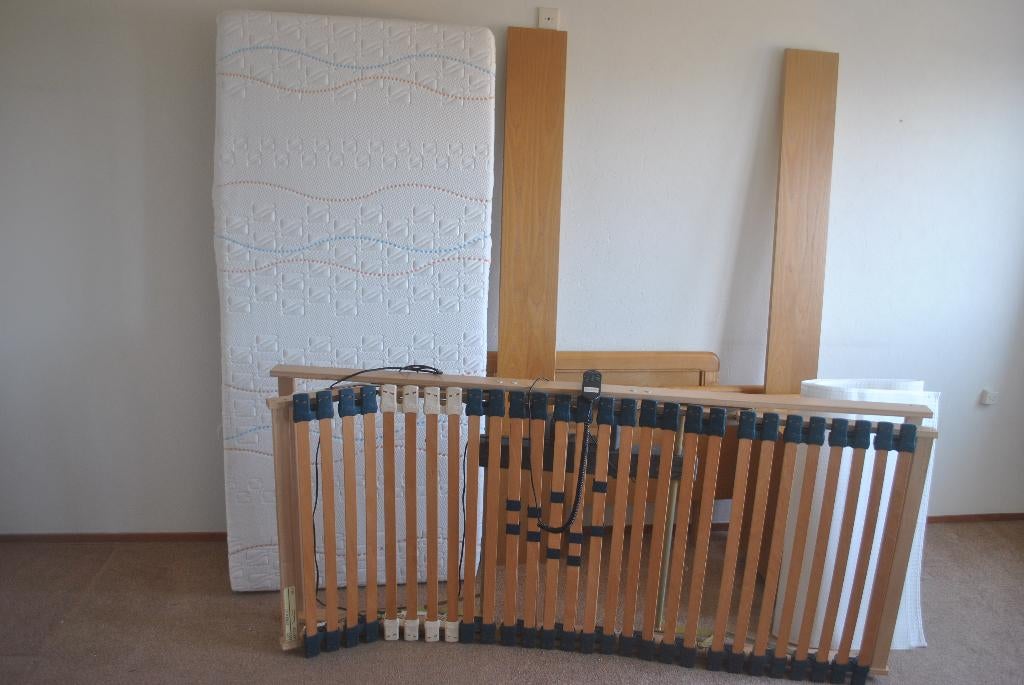 Elektrisch verstelbare eenpersoonsbed, matras, nachtkastje, Huis en Inrichting, Slaapkamer | Bedden, Ophalen, 90 cm, 200 cm, Modern