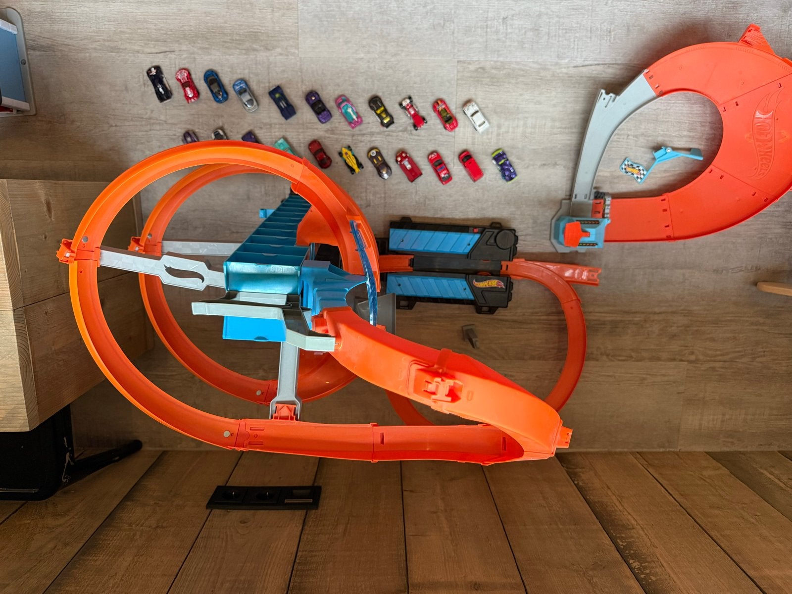 Hot Wheels Sky Crash Tower racebaan + 21 auto's, Ophalen of Verzenden, Hot Wheels, Met looping, Elektrisch