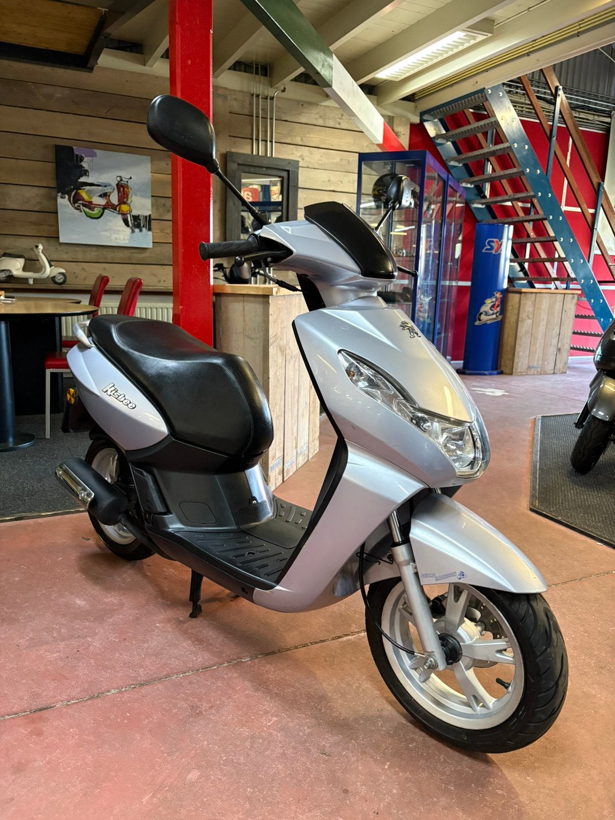 Gebro scooters: Peugeot kisbee 45KM BJ2013 BROM, Fietsen en Brommers, Scooters | Peugeot, Gebruikt, Overige modellen, Maximaal 45 km/u