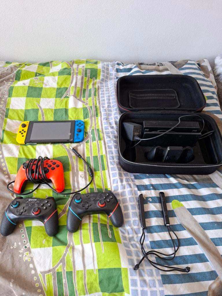 Nintendo switch v2  fortnite edition special edition 1, Spelcomputers en Games, Games | Nintendo Switch, 3 spelers of meer, Ophalen of Verzenden
